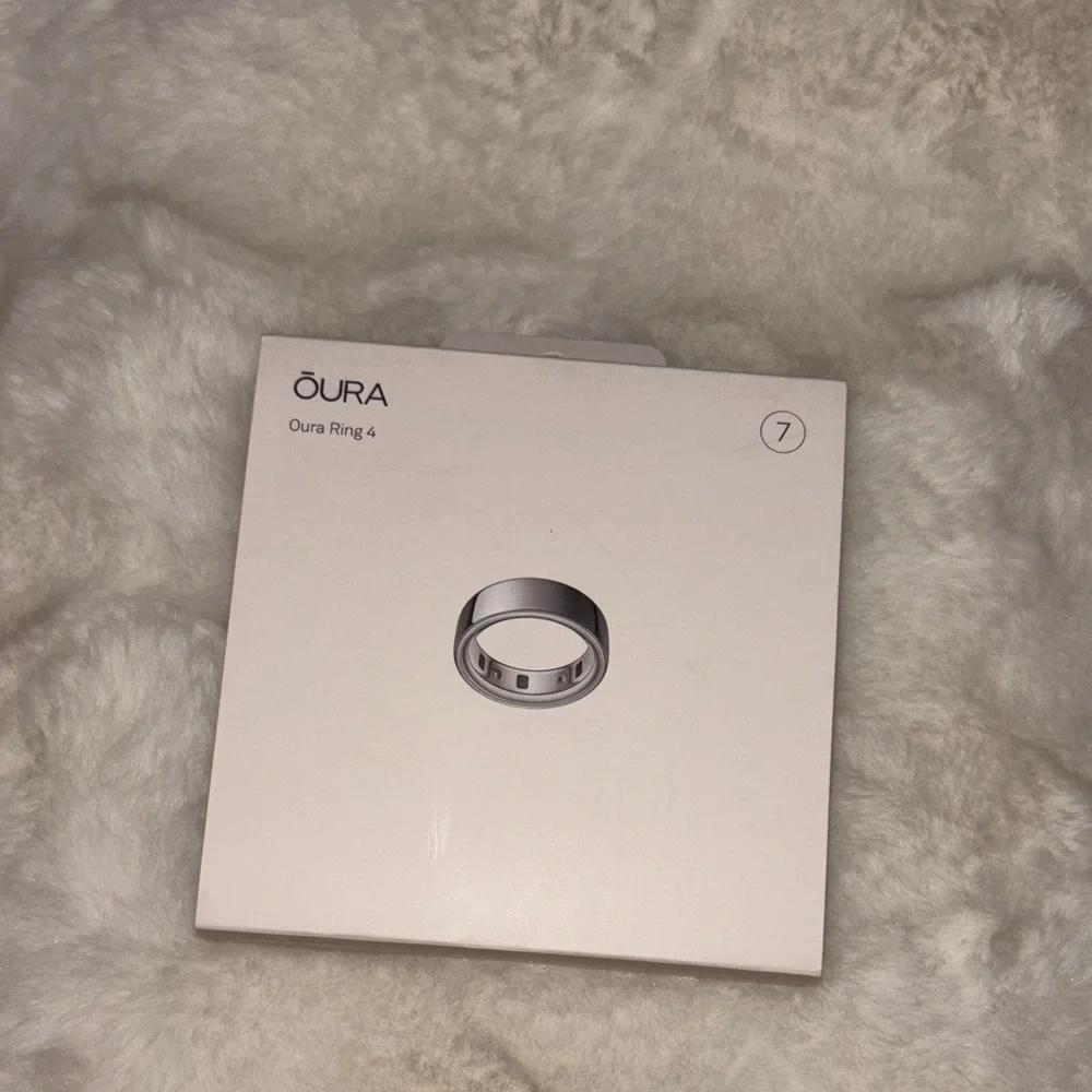 Oura Ring 4 - Silver Design